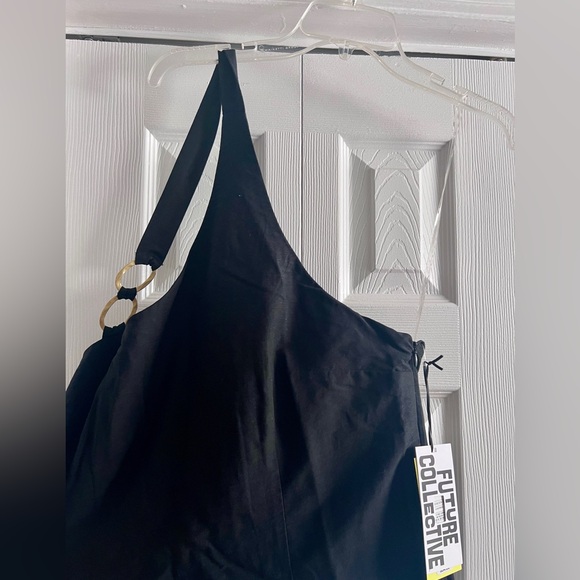 Sleeveless black mini dress with gold ring detailing - Picture 3 of 9